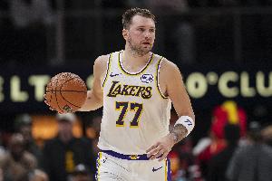 外线没开！东契奇三分球7中1拿到19分7板7助2断 正负值-31