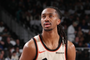 打出先发水平！霍金斯半场14中8拿到16分7助攻 另有3板1断