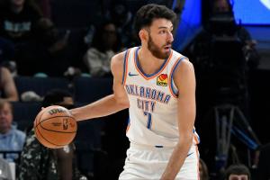 切特：自己不仅在学着努力拼搏 也在学着要打得聪明