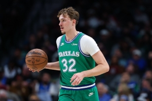 名记：弗拉格让我想起詹姆斯的新秀赛季 后者当时也打过控卫