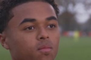 你会选择代表西班牙踢球吗？沙恩·克鲁伊维特：我的心属于荷兰