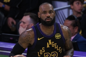 拉拉维亚：我知道只要詹姆斯拿球 我去空切他都能传到我